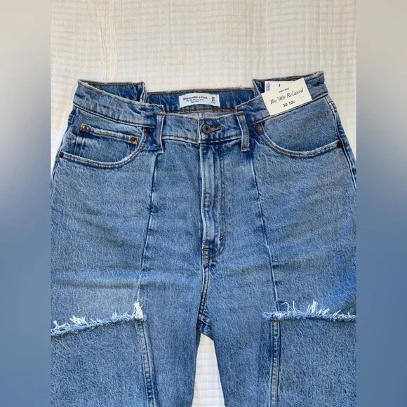 *NWT* High Rise 90’s Relaxed Jean
Vintage Stretch - Picture 2 of 6